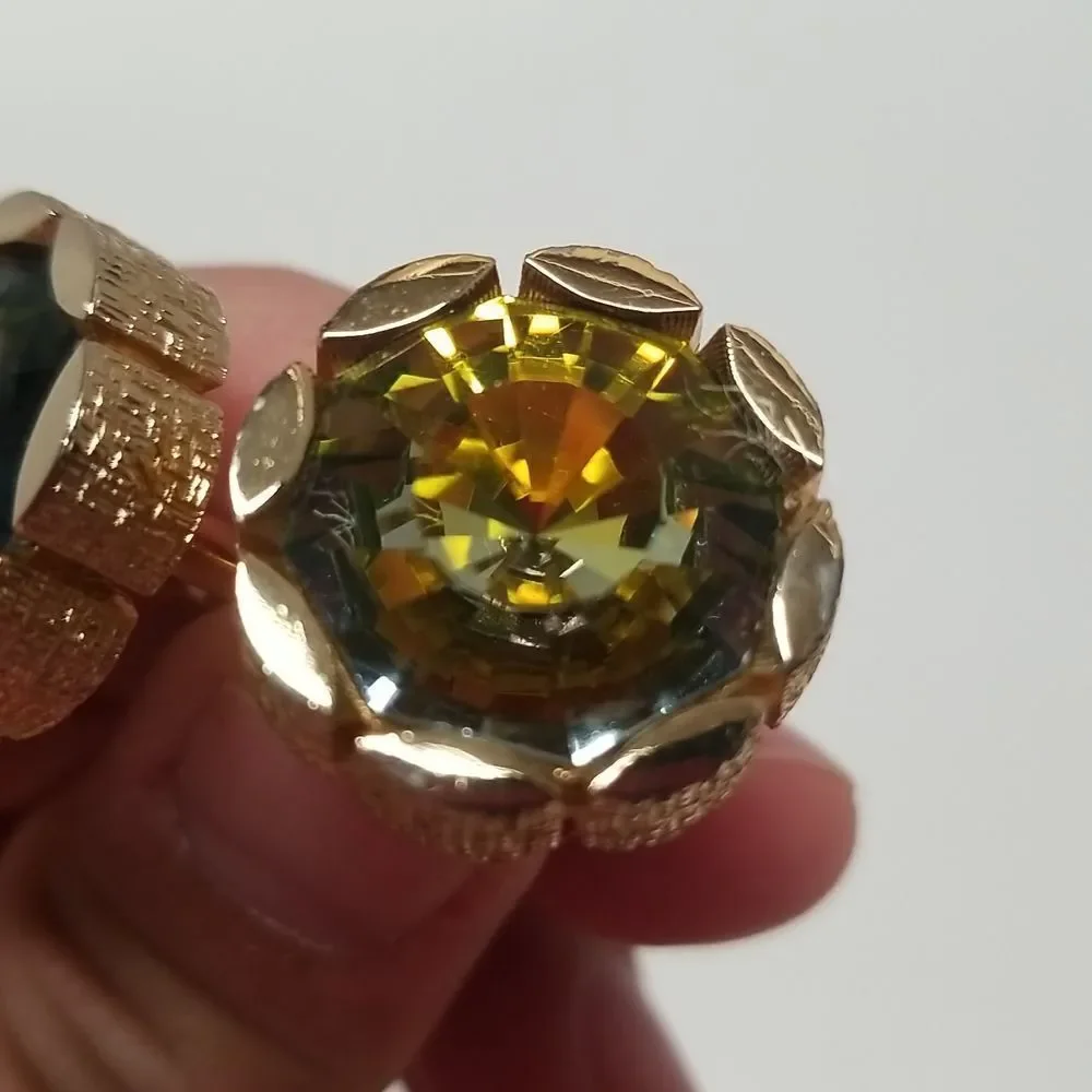 {Hickok} 1960s Mens Vintage Retro Gold Tone Floral Green Gemstone Cuff Links